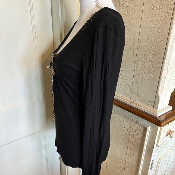 Gimmicks by BKE Black Top - Picture 5 of 11